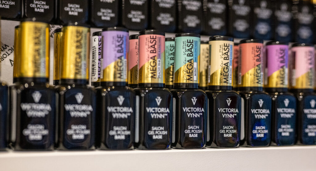 bellove_mega_base_Victoria_Vynn